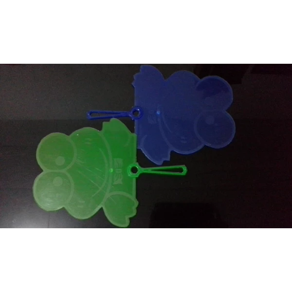 Plastic fan shape plastic frog brand image