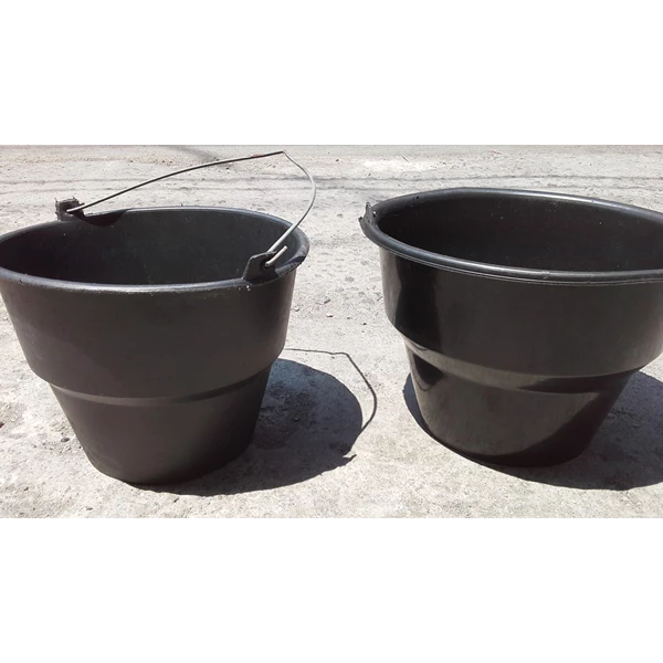 Cast plastic bucket size 14 brand DS.