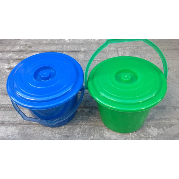 4 gallon bucket lid plastic deluxe brand plastic ADA