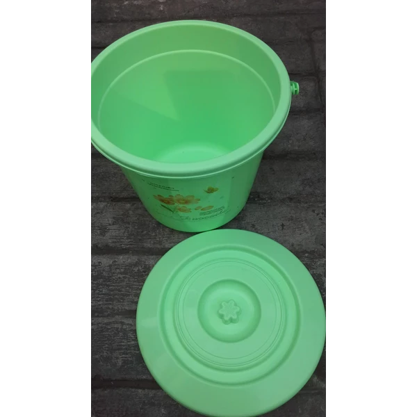 3 gallon plastic bucket brands waka
