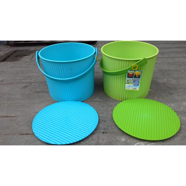 Round plastic container Lucky Star brand code 3031