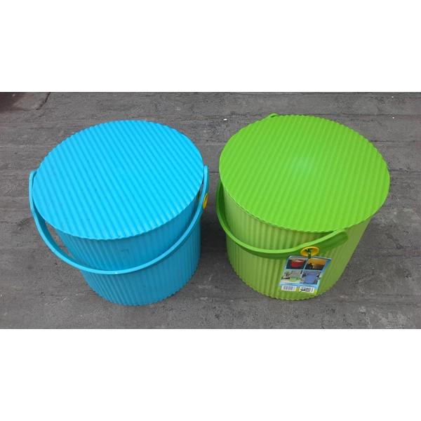 Round plastic container Lucky Star brand code 3031