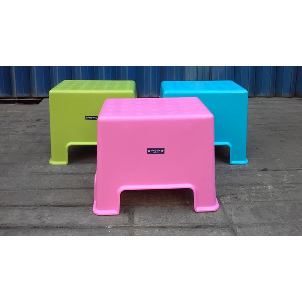 Lucky Star Plastic Chairs Code 289