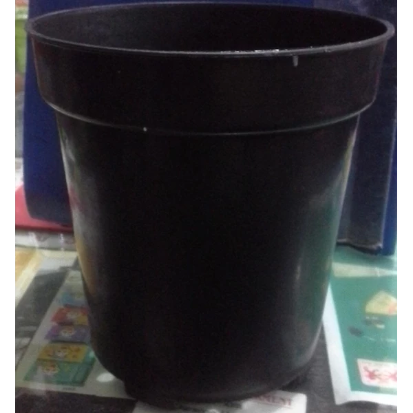Pot plastik 18 USA warna hitam merk Eko untuk taman