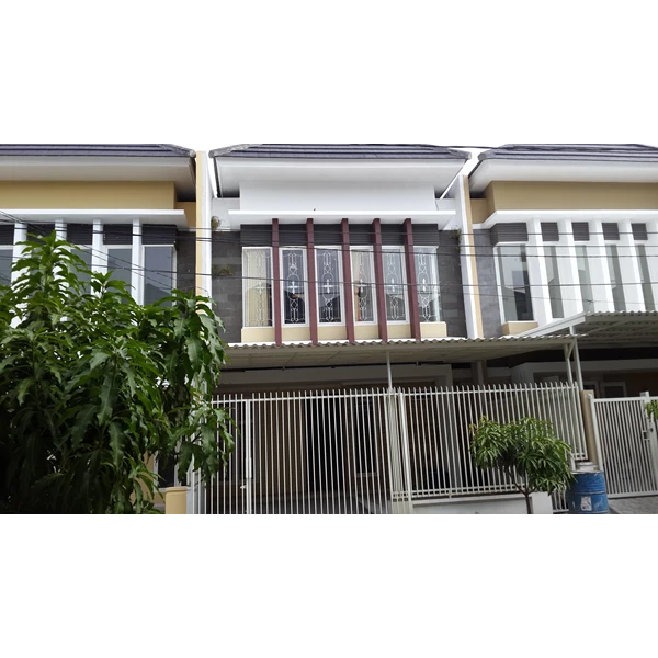  Disewakan Rumah  Di perumahan grand semanggi Mangrove Surabaya