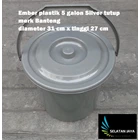 5 gallon silver plastic bucket close the bull brand 4