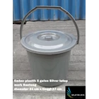 5 gallon silver plastic bucket close the bull brand 3