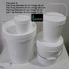 Pail plastik bulat warna putih merk JL 1