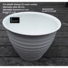  plastic pots 35 Wanky brands. 1