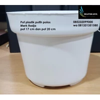 Plain white plastic pot Radja brand