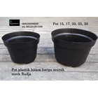 Black plastic pots at low prices for the Radja brand 1