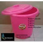 4 Gallon plastic bucket Skyeplast brand 1