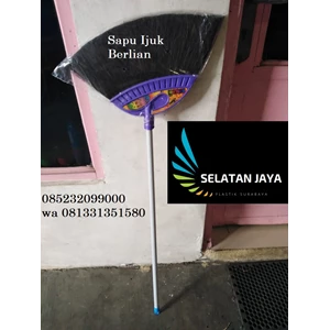 Sapu lantai ijuk merk berlian